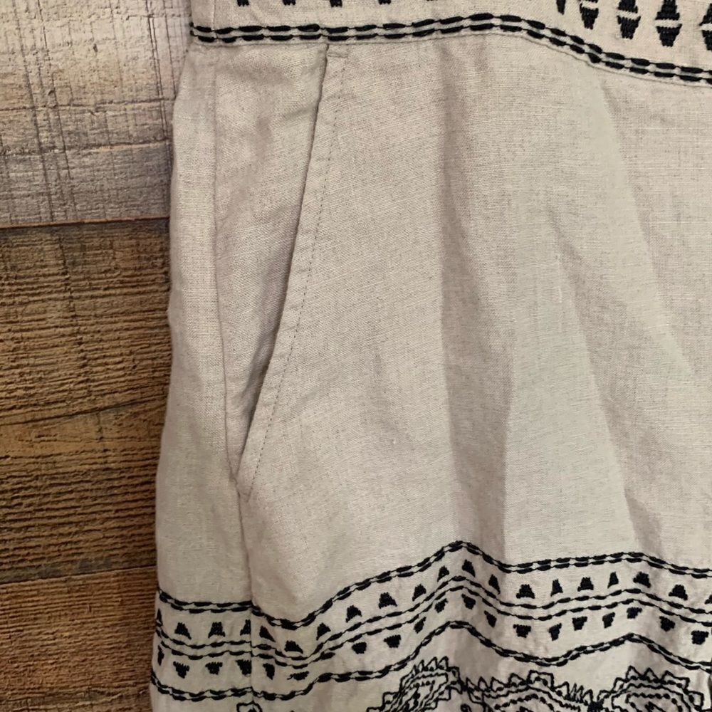 Loft‎ beige and black sleeveless shorts romper, size 10 - Picture 15 of 15